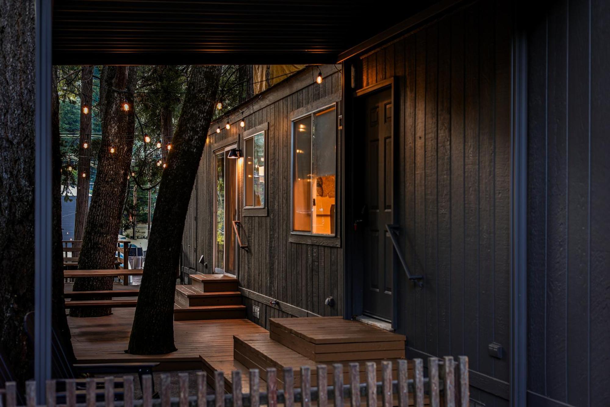 Cave Springs Resort Dunsmuir Exteriör bild